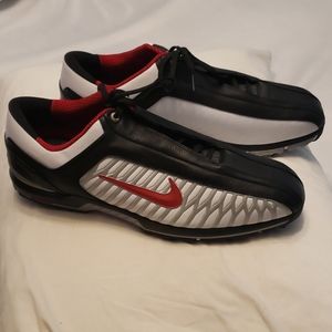 Men's Nike Zoom golf shoes and Ping bag.